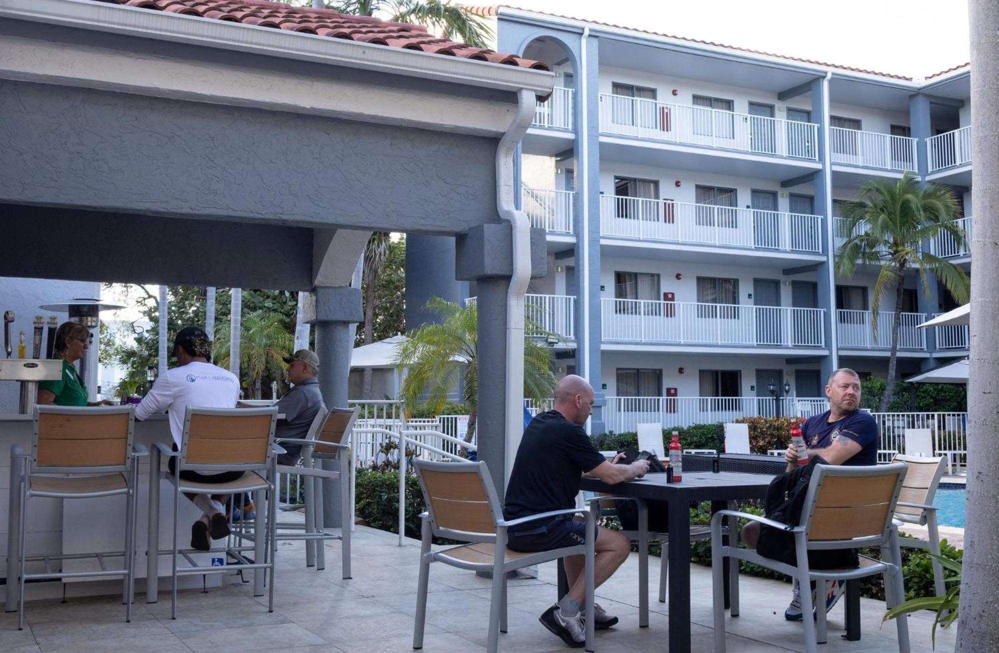 Holiday Inn & Suites Boca Raton - North Exterior foto