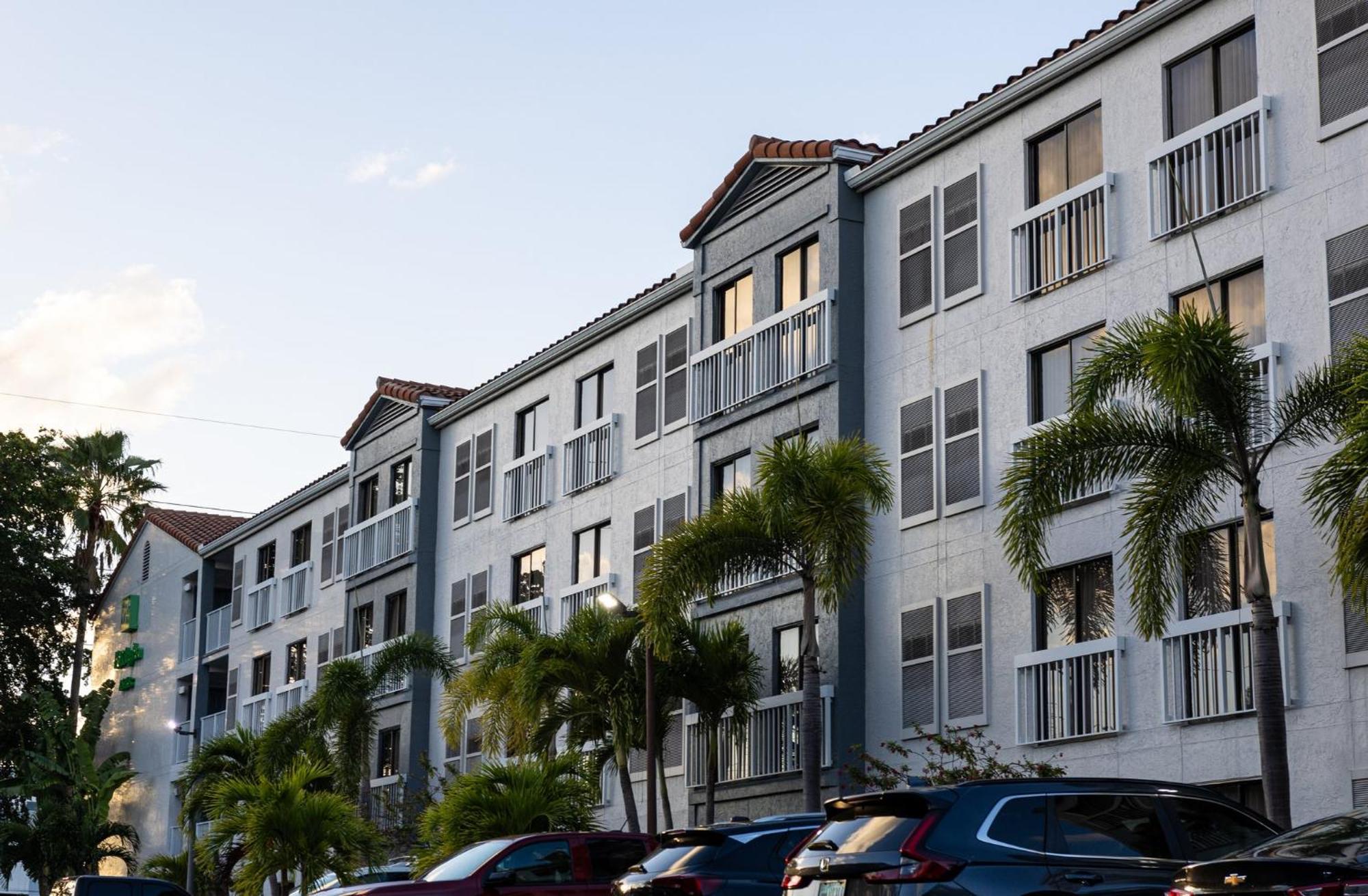 Holiday Inn & Suites Boca Raton - North Exterior foto